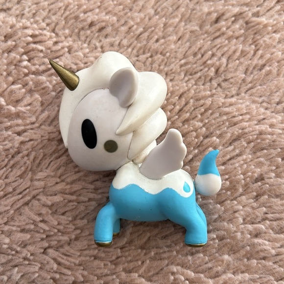 Tokidoki Unicorno blue and white latte pony - Picture 3 of 4